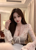 26Jun. 魅惑蕾絲v領斬女收腰上衣 杏/黑