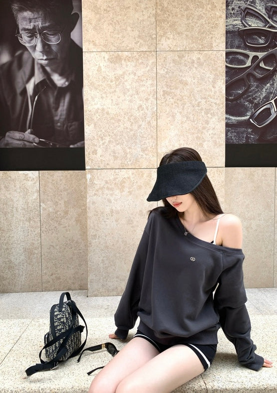 26Jun. 露思休閒慵懶私服穿搭款 斜肩上衣 內搭撞色背心 短褲