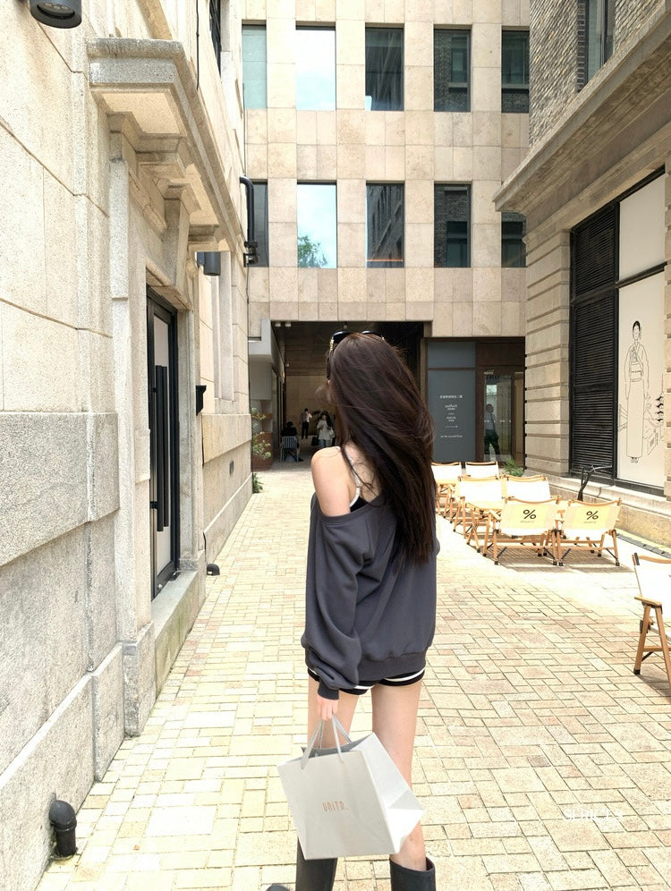 26Jun. 露思休閒慵懶私服穿搭款 斜肩上衣 內搭撞色背心 短褲