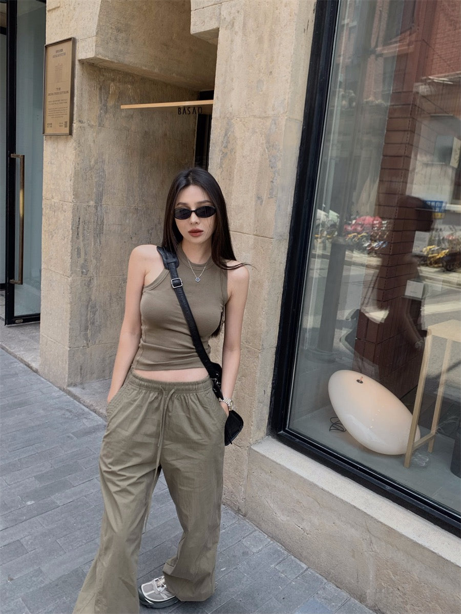 26Jun. 萬能百搭王 簡約修身彈力背心 澎澎呼吸休閒褲 卡其綠