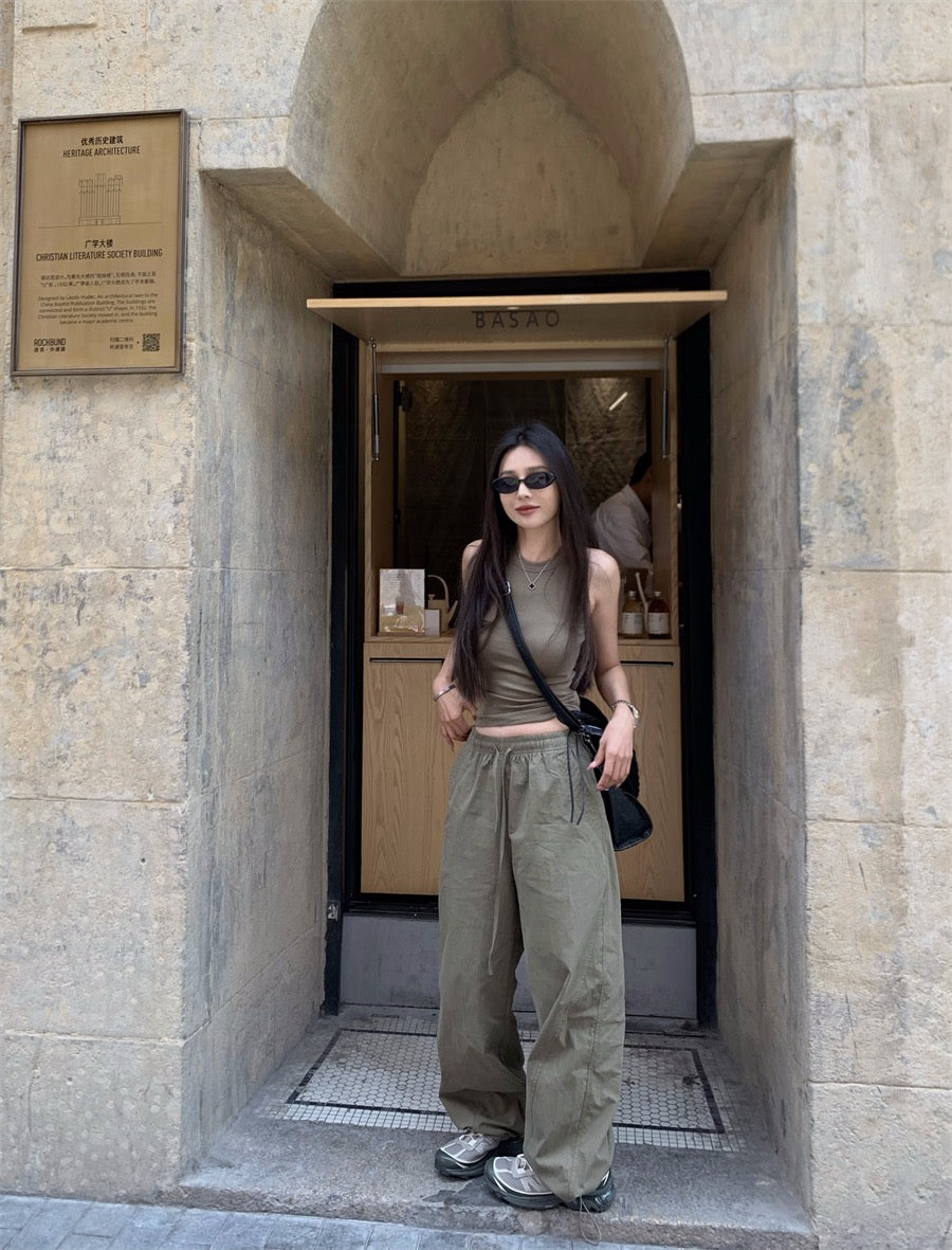 26Jun. 萬能百搭王 簡約修身彈力背心 澎澎呼吸休閒褲 卡其綠
