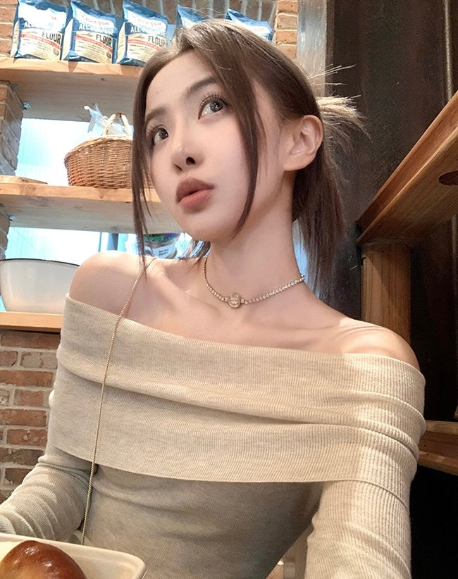 26Jun. 小細腰 氣質軟糯親膚針織一字領上衣 杏/黑