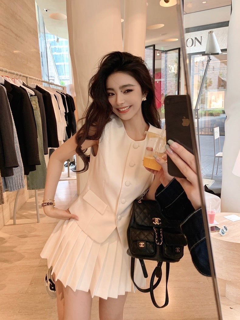 26Jun. 簡約單色馬甲背心 百褶裙套裝 白