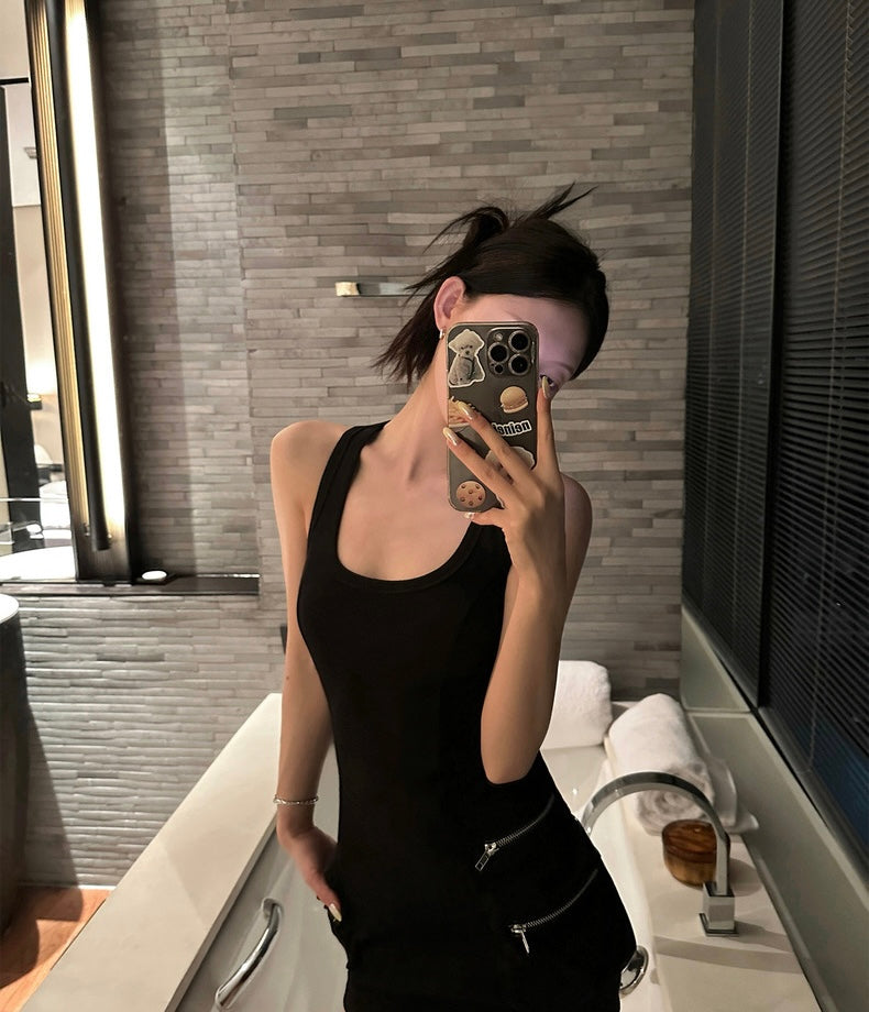 26Jun. 辣妹專屬 復古拉鍊口袋U領背心連身裙 黑