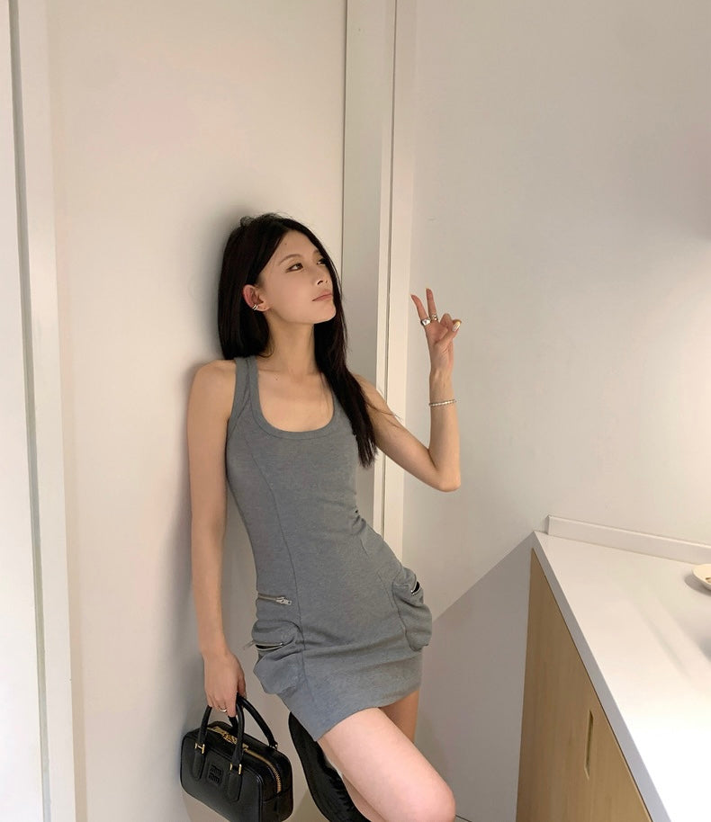 26Jun. 辣妹專屬 復古拉鍊口袋U領背心連身裙 灰/白