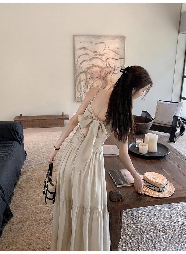 26Jul. 美得像畫 氣質輕奢蝴蝶結綁帶v領連身裙 杏