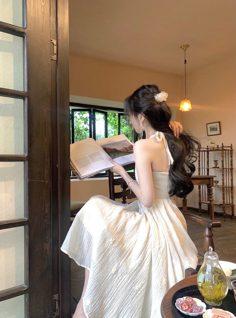 26Jun. 花園藏嬌 經典掛脖抹胸繡花連身洋裝