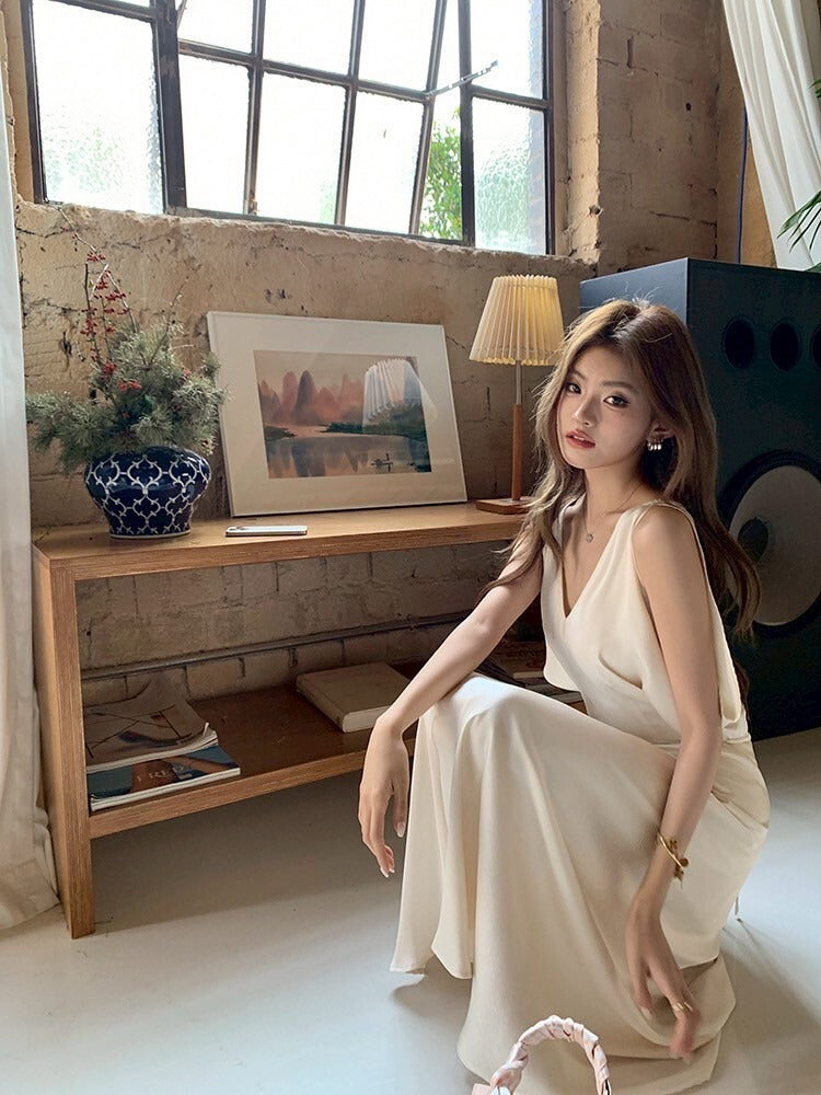 26Jun. 辦公通勤outfit 簡約質感緞面垂領連身裙 杏