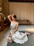 26Jun. 辦公通勤outfit 簡約質感緞面垂領連身裙 杏