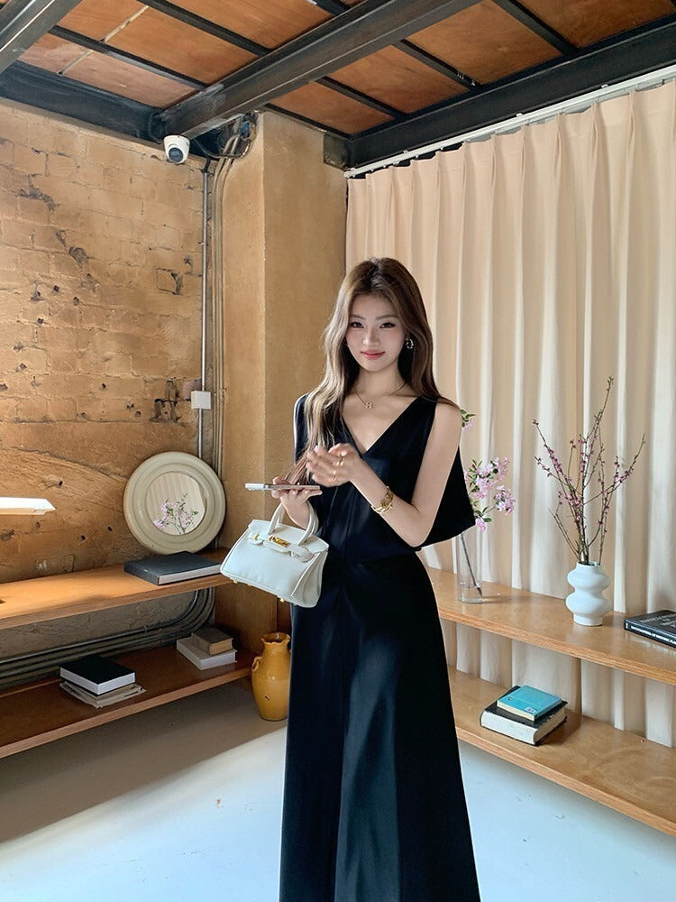 26Jun. 辦公通勤outfit 簡約質感緞面垂領連身裙 黑