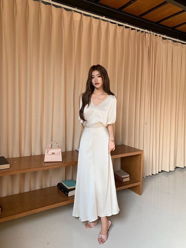 26Jun. 辦公通勤outfit 簡約質感緞面垂領連身裙 杏
