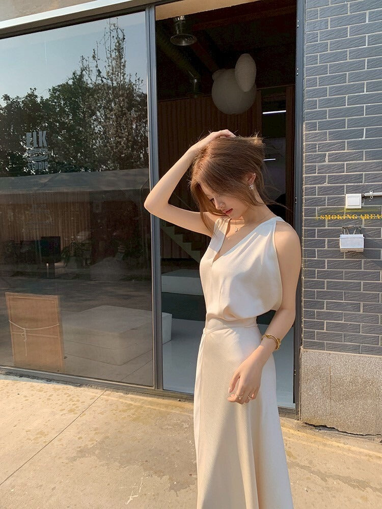 26Jun. 辦公通勤outfit 簡約質感緞面垂領連身裙 杏