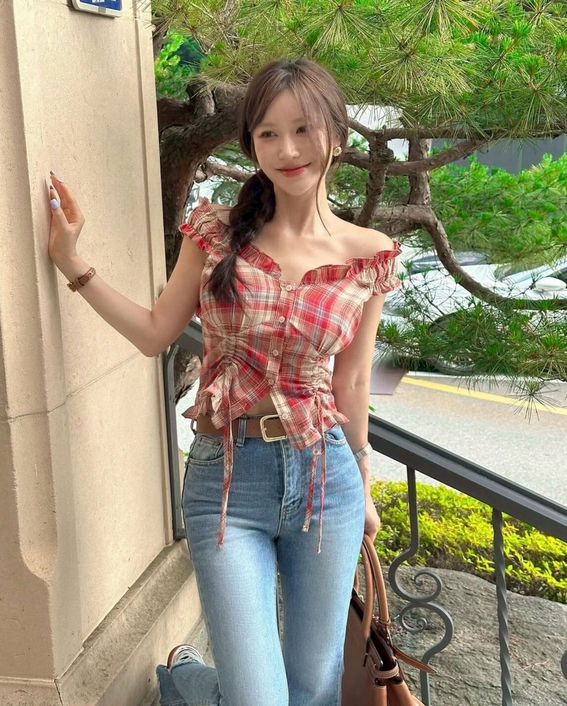 26Jun. 安妞～甜心花邊抽繩兩穿衫（紅格紋/白）
